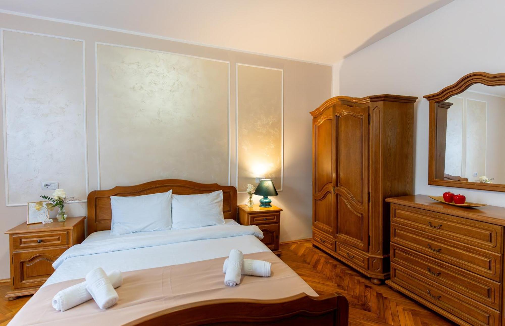 The Muse - Kronstadt Central Suites בראשוב