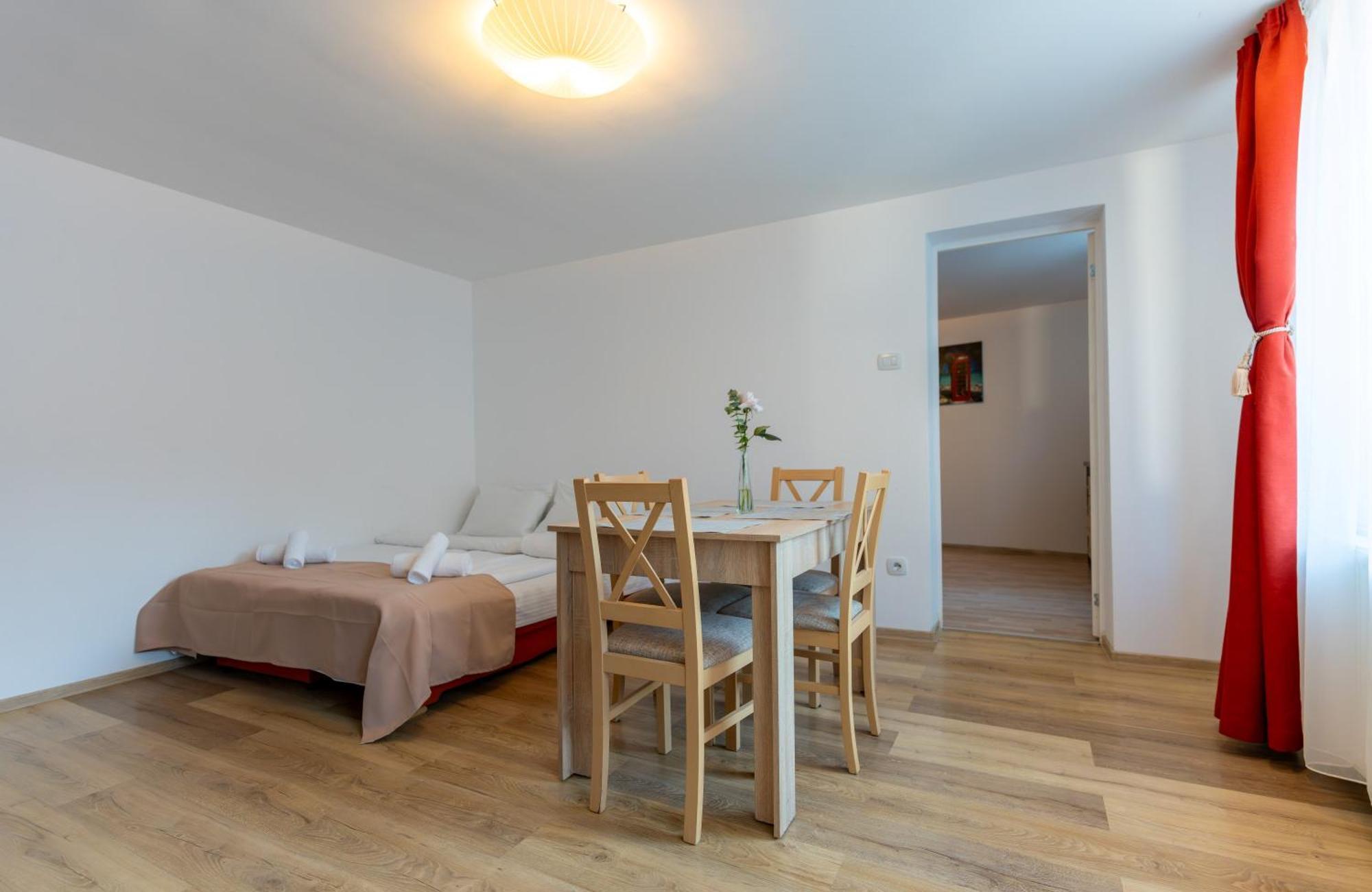 The Muse - Kronstadt Central Suites Apartment *