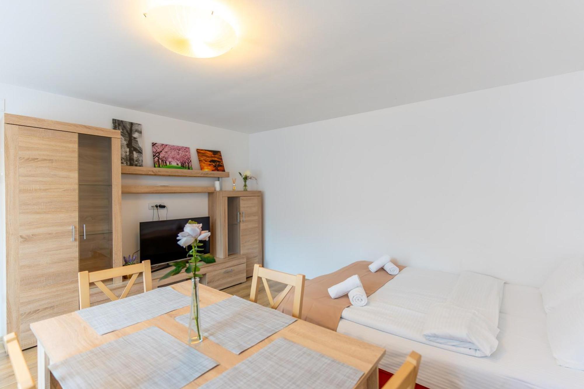 The Muse - Kronstadt Central Suites * בראשוב