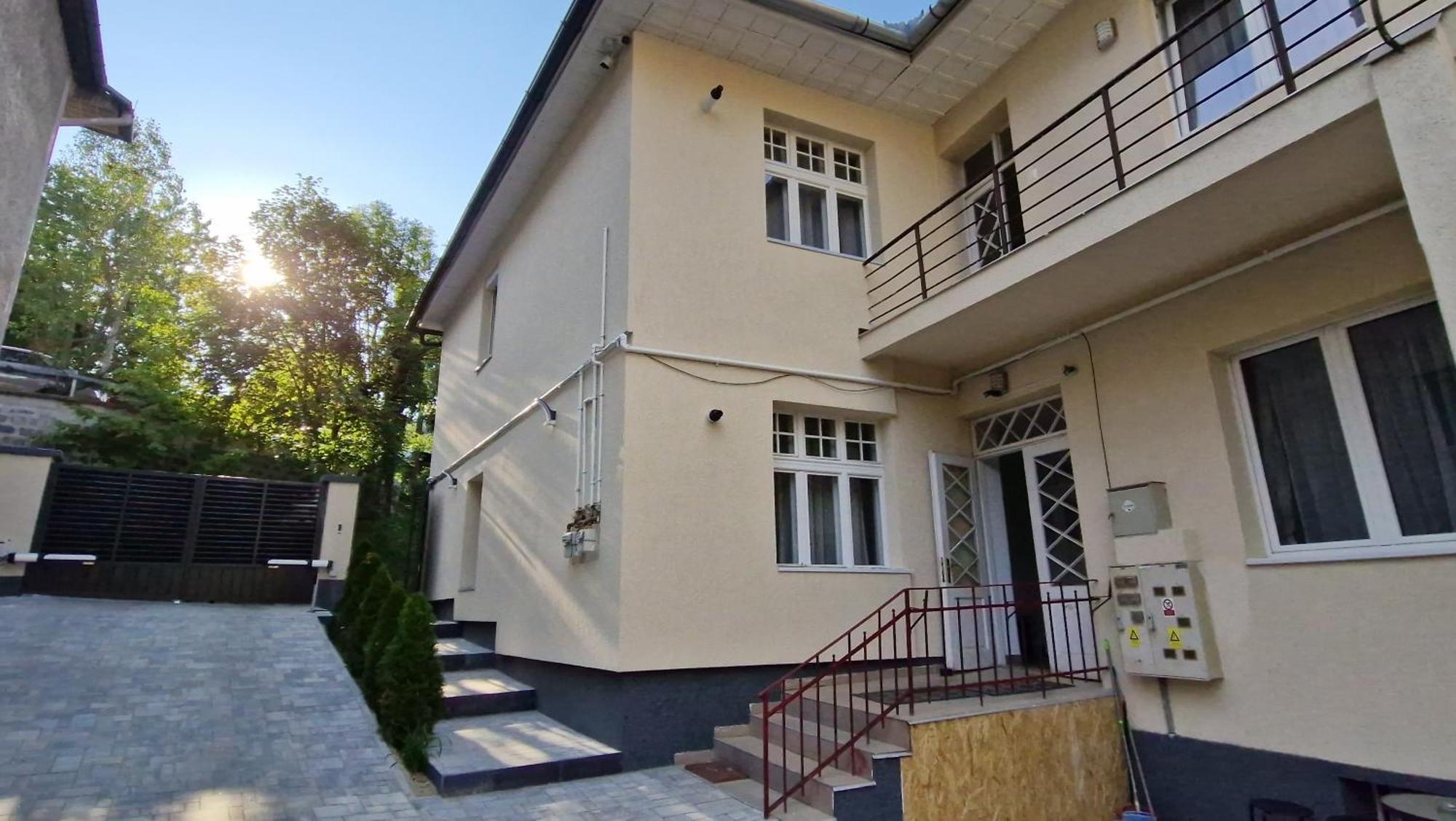 The Muse - Kronstadt Central Suites בראשוב