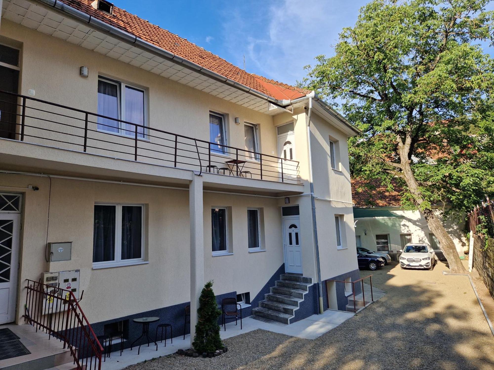 The Muse - Kronstadt Central Suites דירה בראשוב