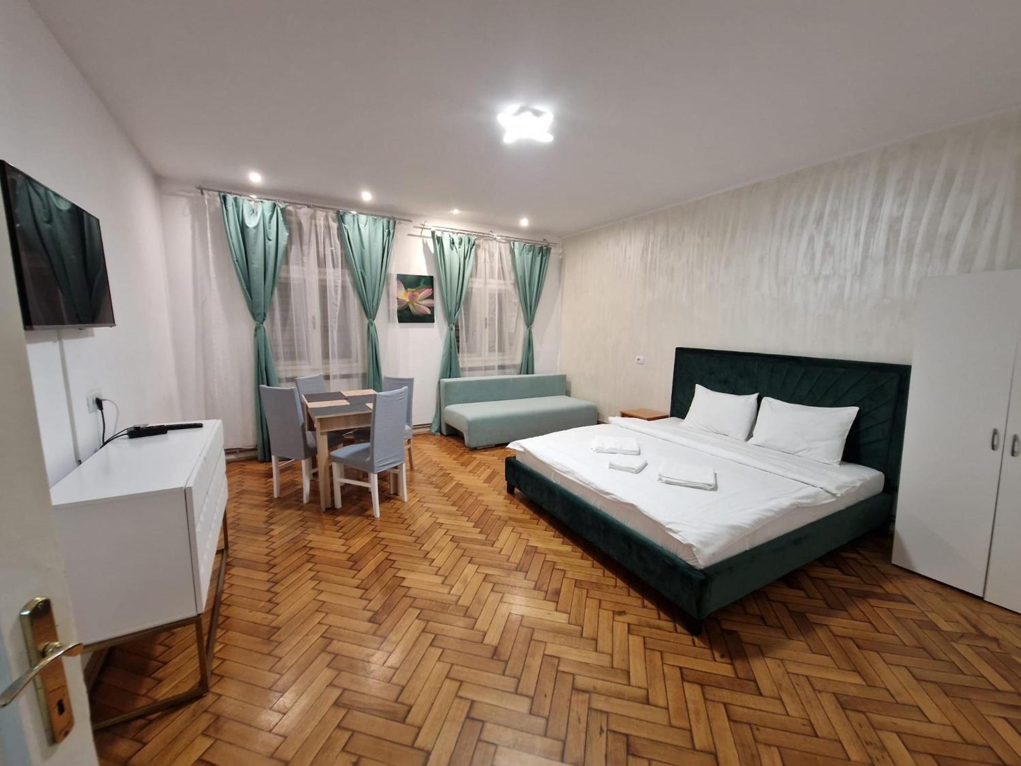 The Muse - Kronstadt Central Suites דירה *